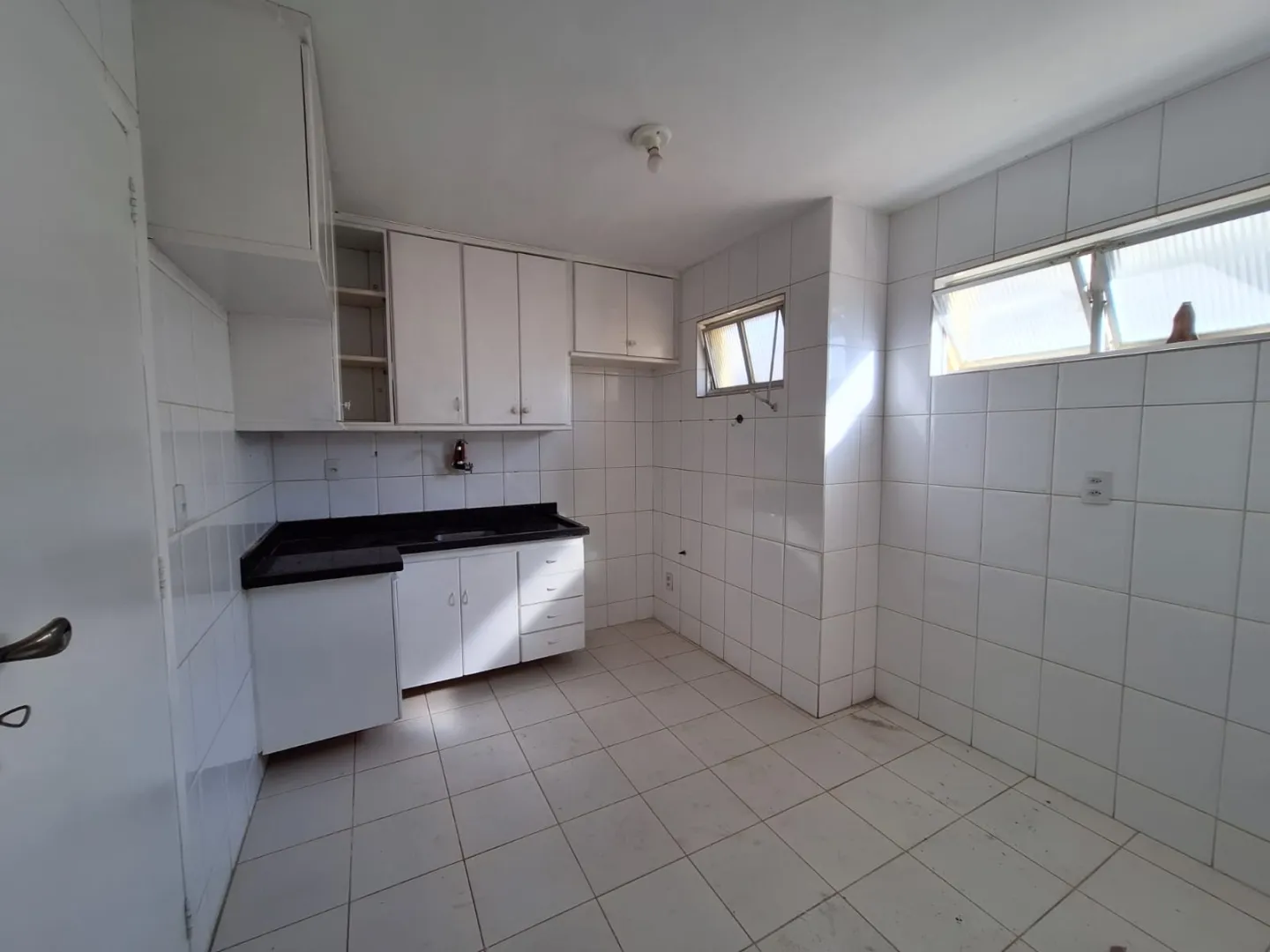 APARTAMENTO 3 QUARTOS SU&Iacute;TE VARANDA NASCENTE DEPEND&Ecirc;NCIA GARAGEM &Agrave; VENDA NA BARRA Rua Pedro Milton de Brito Salvador - 