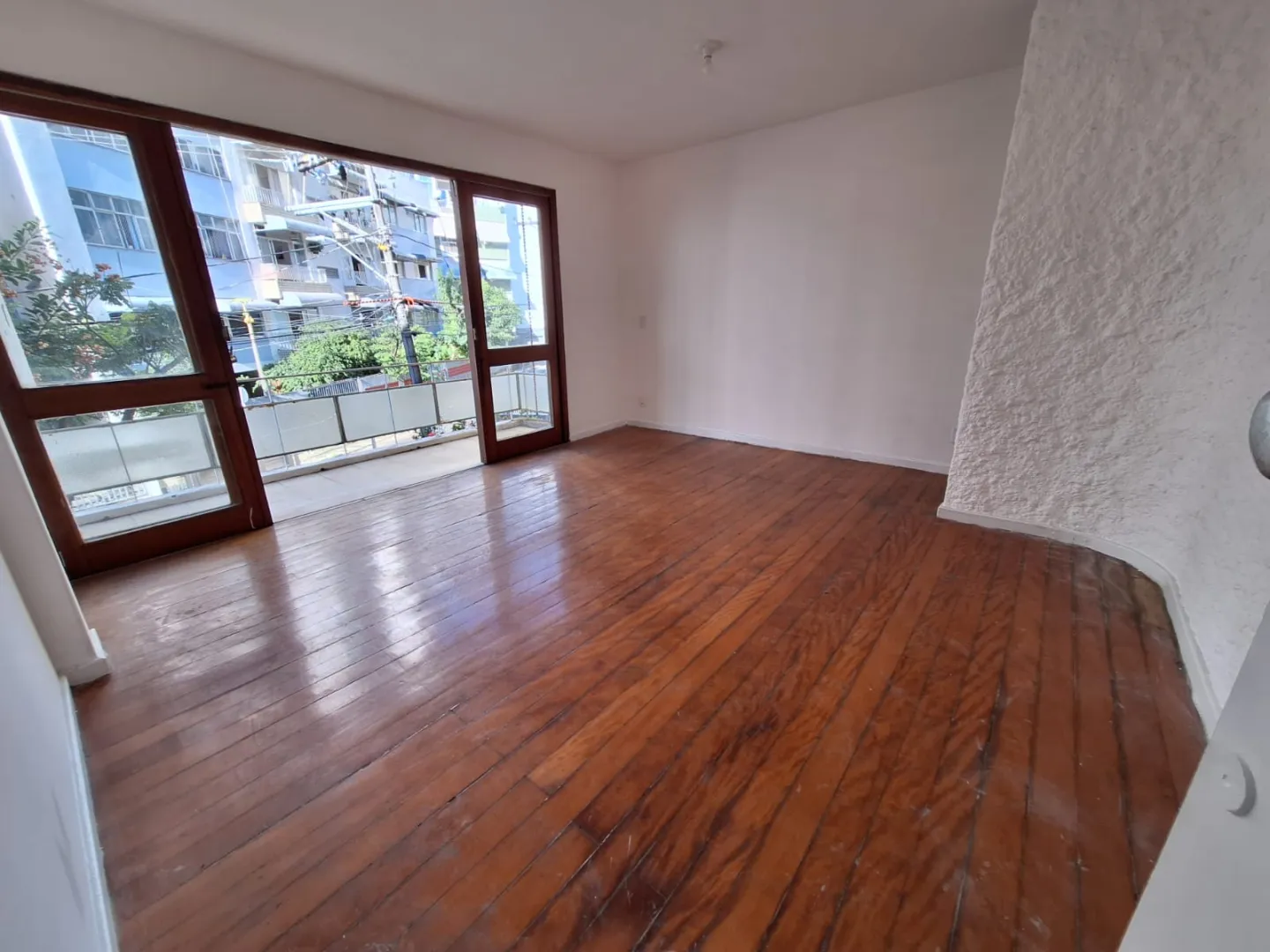 APARTAMENTO 3 QUARTOS SU&Iacute;TE VARANDA NASCENTE DEPEND&Ecirc;NCIA GARAGEM &Agrave; VENDA NA BARRA Rua Pedro Milton de Brito Salvador - 