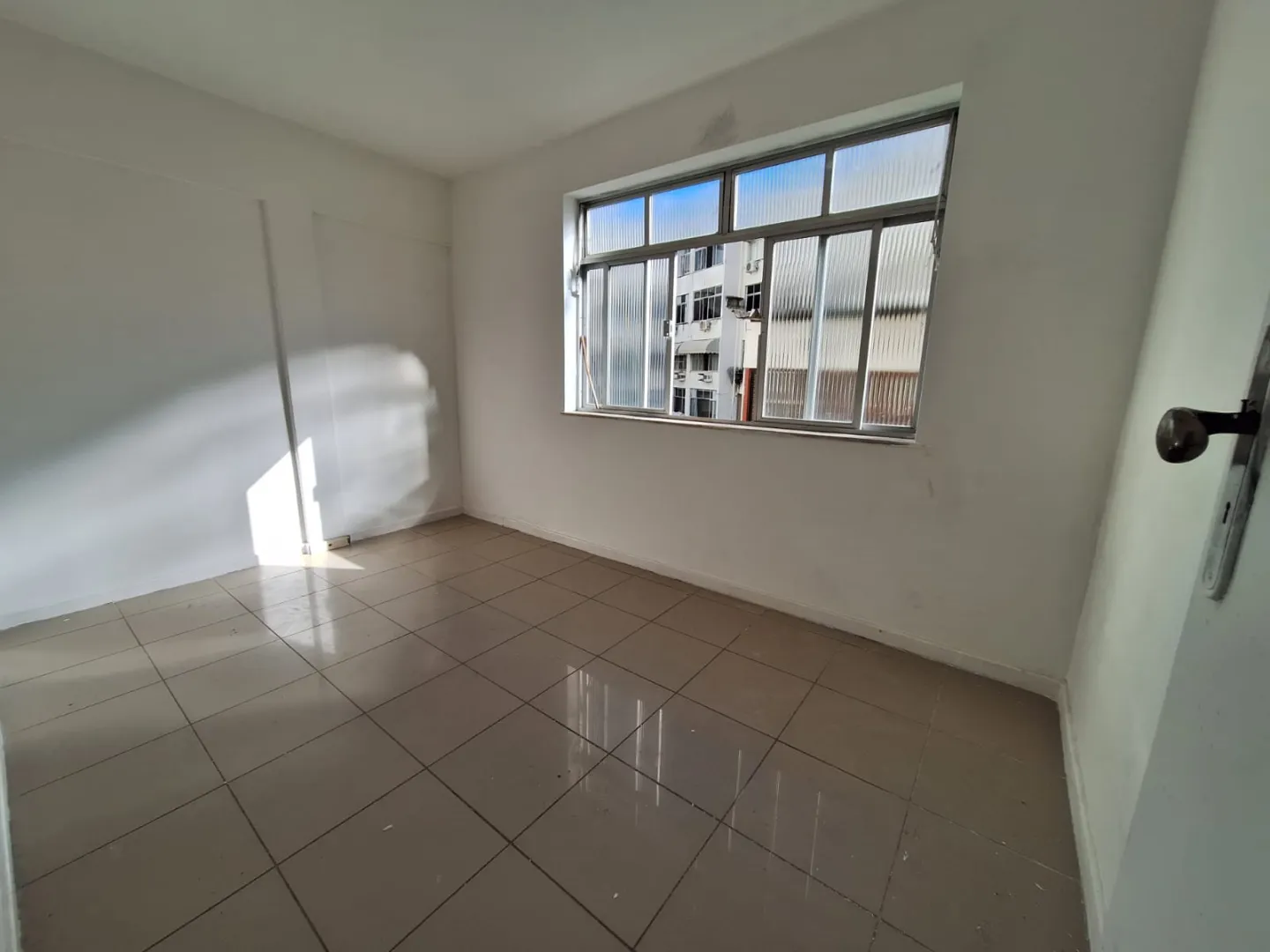 APARTAMENTO 3 QUARTOS SU&Iacute;TE VARANDA NASCENTE DEPEND&Ecirc;NCIA GARAGEM &Agrave; VENDA NA BARRA Rua Pedro Milton de Brito Salvador - 