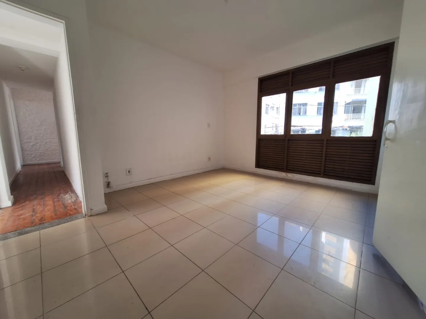 APARTAMENTO 3 QUARTOS SU&Iacute;TE VARANDA NASCENTE DEPEND&Ecirc;NCIA GARAGEM &Agrave; VENDA NA BARRA Rua Pedro Milton de Brito Salvador - 