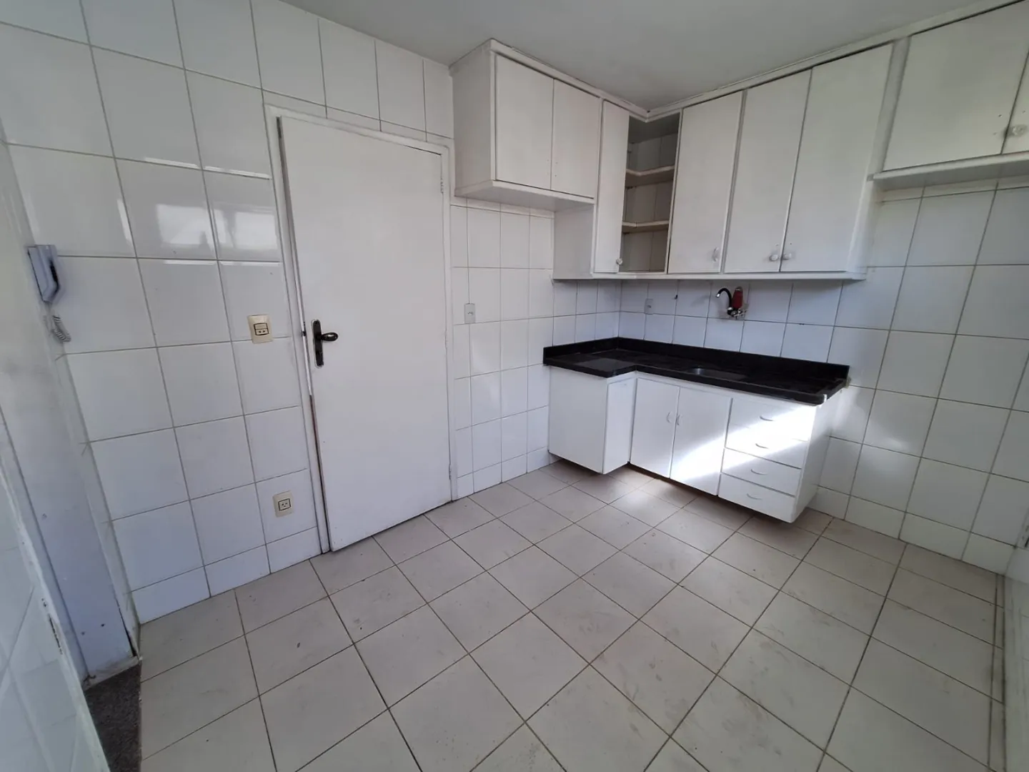 APARTAMENTO 3 QUARTOS SU&Iacute;TE VARANDA NASCENTE DEPEND&Ecirc;NCIA GARAGEM &Agrave; VENDA NA BARRA Rua Pedro Milton de Brito Salvador - 