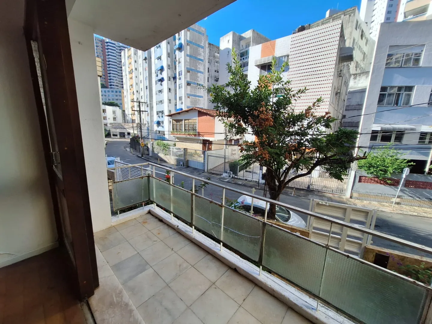 APARTAMENTO 3 QUARTOS SU&Iacute;TE VARANDA NASCENTE DEPEND&Ecirc;NCIA GARAGEM &Agrave; VENDA NA BARRA Rua Pedro Milton de Brito Salvador - 
