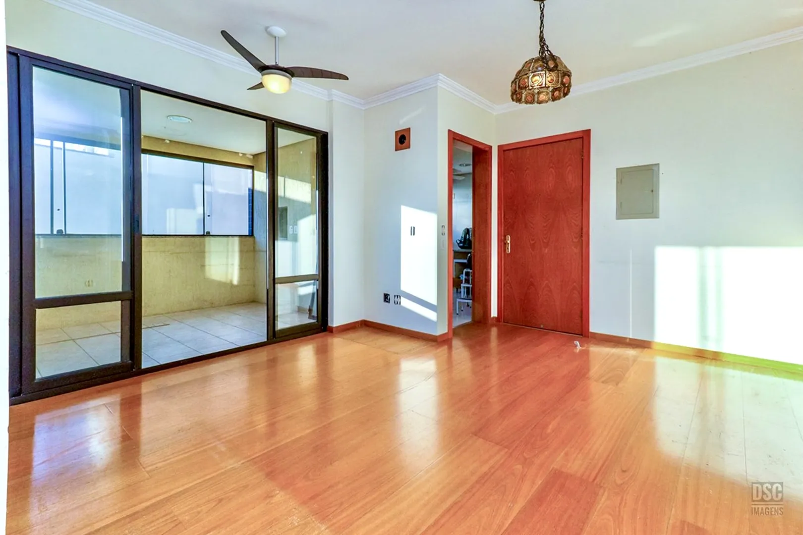 R$ 665.000 - &Oacute;TIMO APARTAMENTO - 74M2 - 2 DORM - SU&Iacute;TE - SACADA -  2 VAGAS Rua Maranguapé Porto Alegre - 