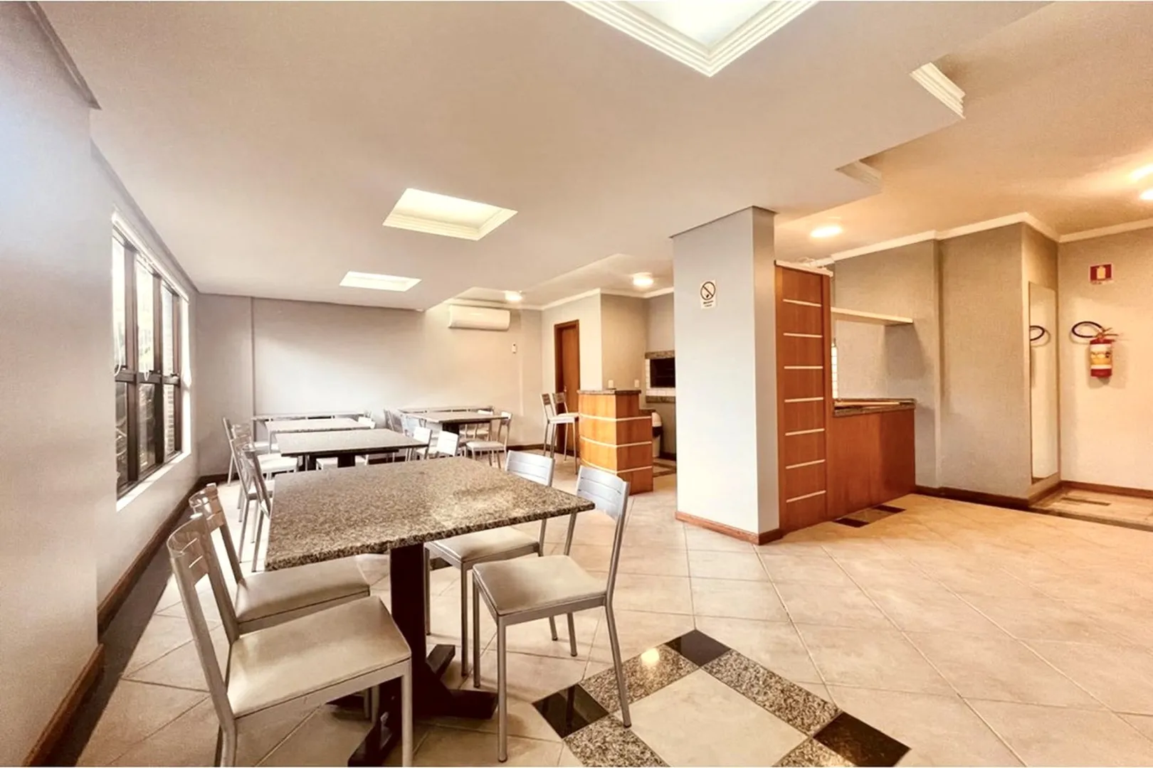 R$ 665.000 - &Oacute;TIMO APARTAMENTO - 74M2 - 2 DORM - SU&Iacute;TE - SACADA -  2 VAGAS Rua Maranguapé Porto Alegre - 