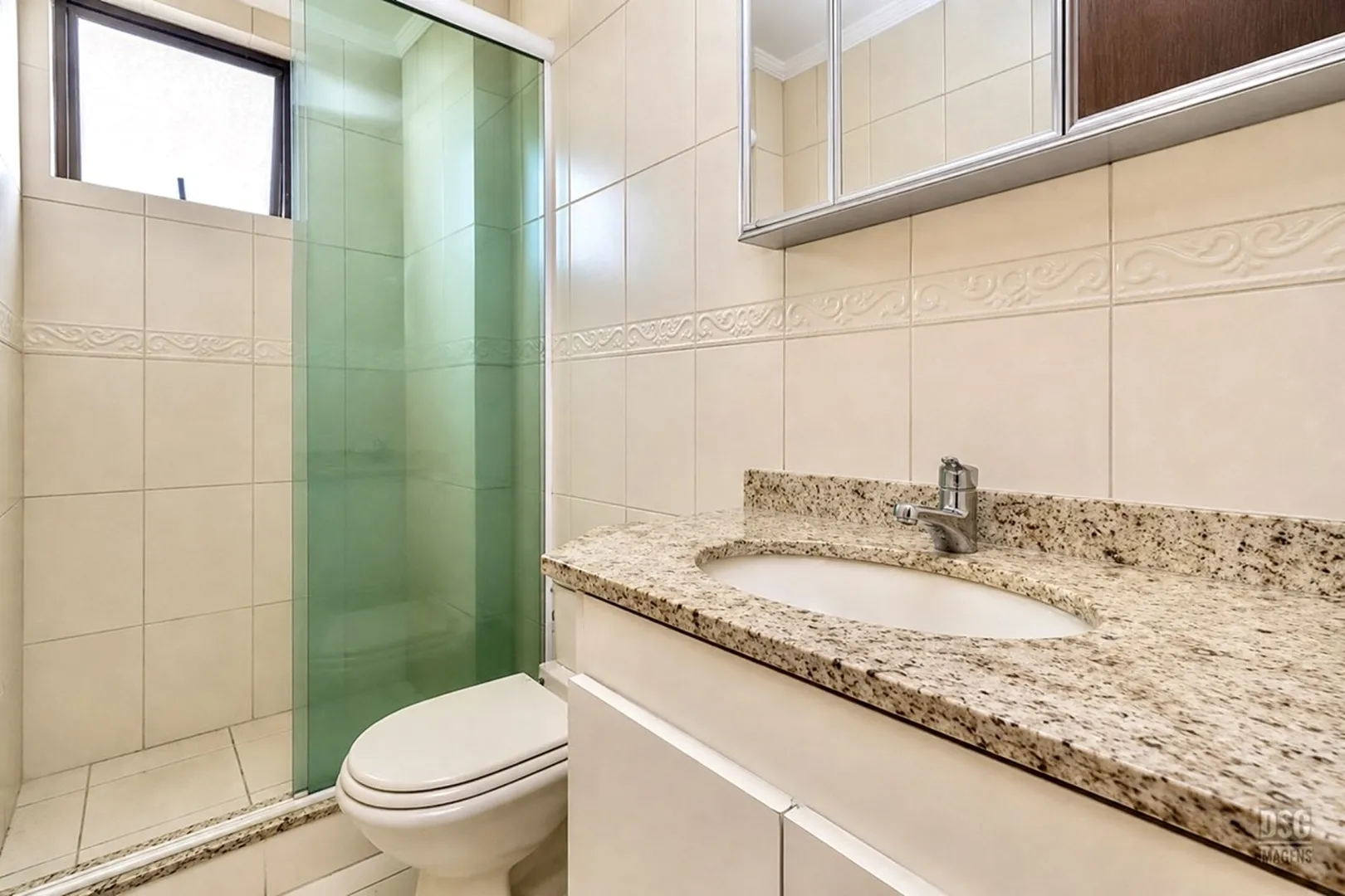 R$ 665.000 - &Oacute;TIMO APARTAMENTO - 74M2 - 2 DORM - SU&Iacute;TE - SACADA -  2 VAGAS Rua Maranguapé Porto Alegre - 
