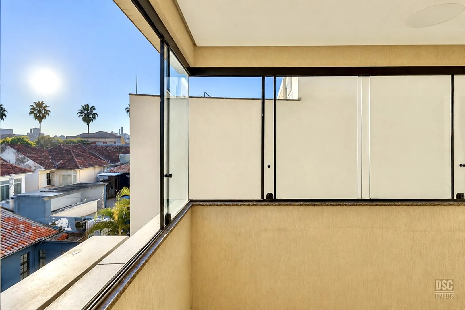 R$ 665.000 - &Oacute;TIMO APARTAMENTO - 74M2 - 2 DORM - SU&Iacute;TE - SACADA -  2 VAGAS Rua Maranguapé Porto Alegre - 