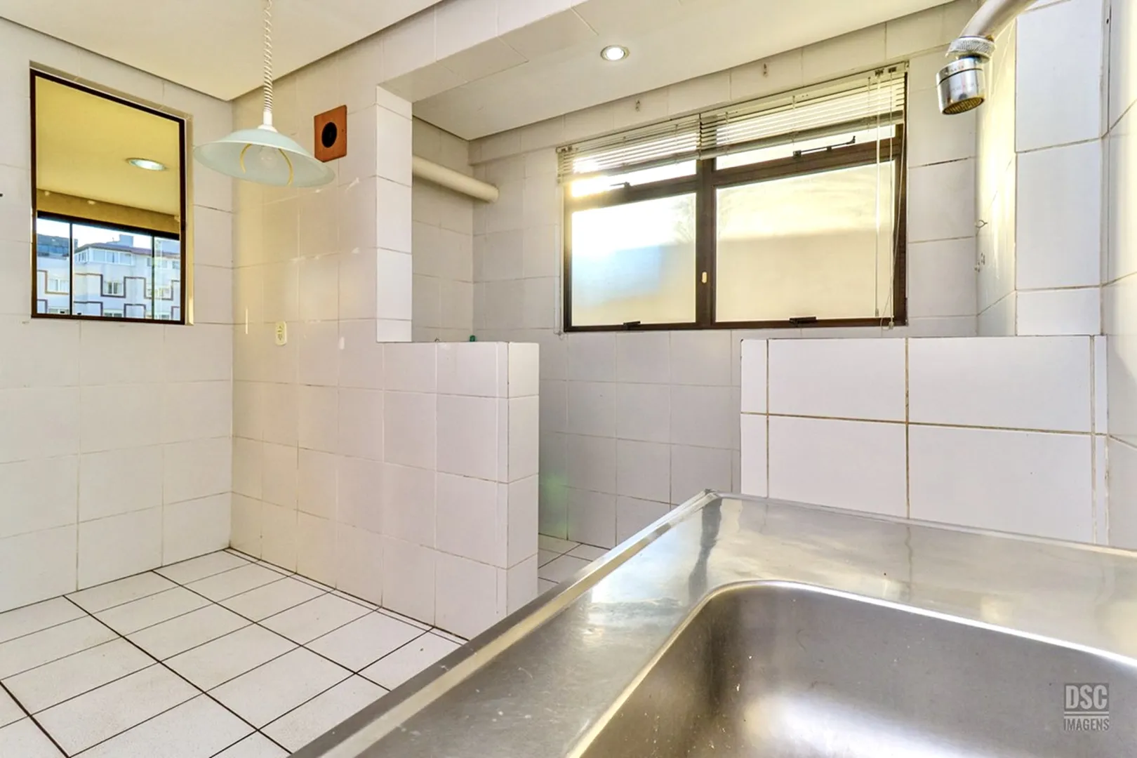 R$ 665.000 - &Oacute;TIMO APARTAMENTO - 74M2 - 2 DORM - SU&Iacute;TE - SACADA -  2 VAGAS Rua Maranguapé Porto Alegre - 