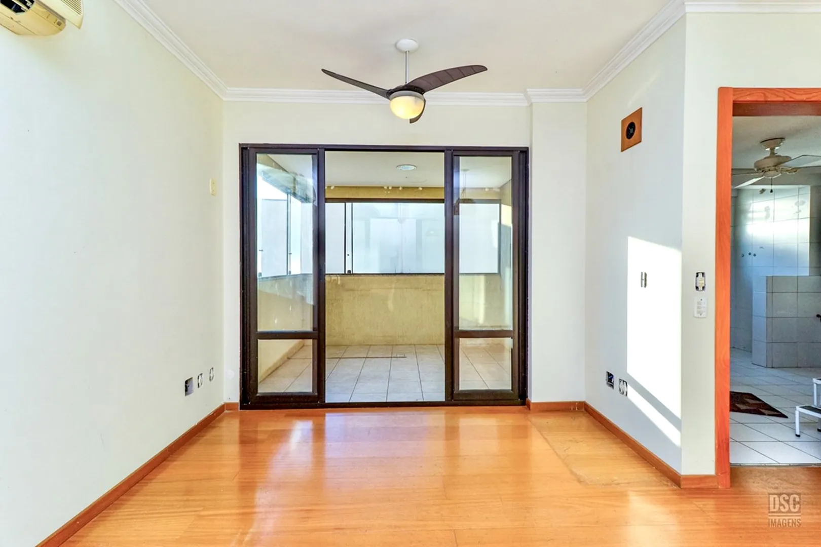R$ 665.000 - &Oacute;TIMO APARTAMENTO - 74M2 - 2 DORM - SU&Iacute;TE - SACADA -  2 VAGAS Rua Maranguapé Porto Alegre - 