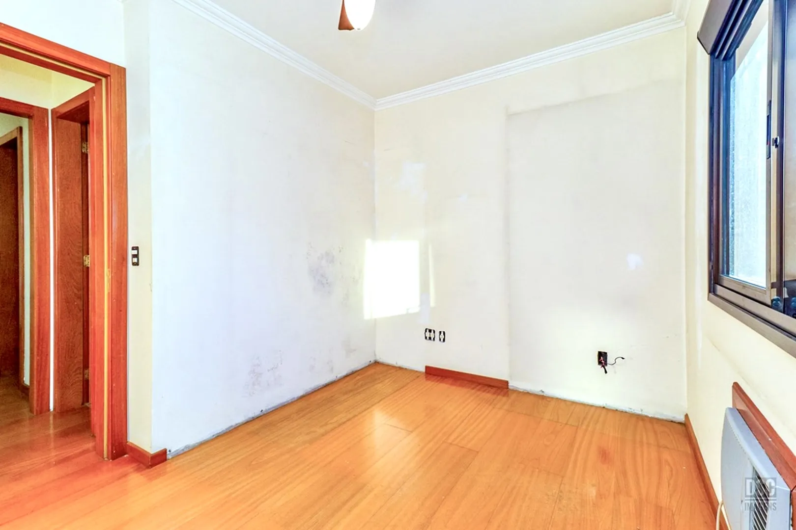 R$ 665.000 - &Oacute;TIMO APARTAMENTO - 74M2 - 2 DORM - SU&Iacute;TE - SACADA -  2 VAGAS Rua Maranguapé Porto Alegre - 