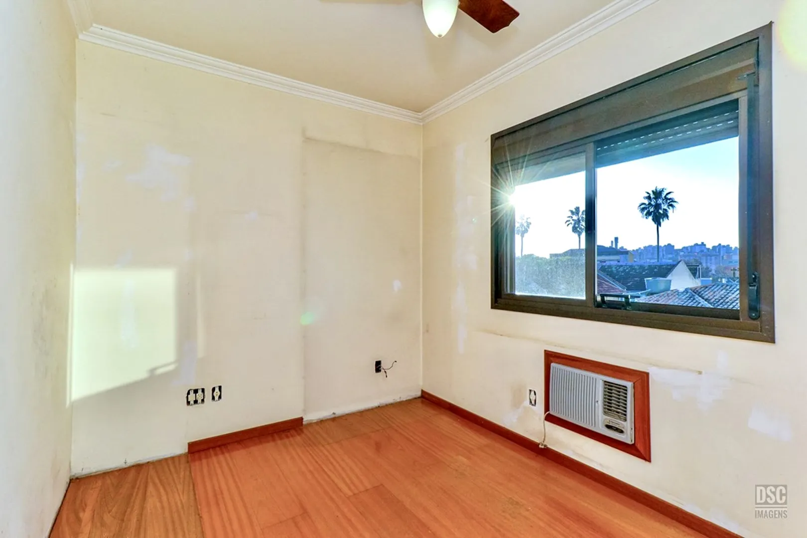 R$ 665.000 - &Oacute;TIMO APARTAMENTO - 74M2 - 2 DORM - SU&Iacute;TE - SACADA -  2 VAGAS Rua Maranguapé Porto Alegre - 