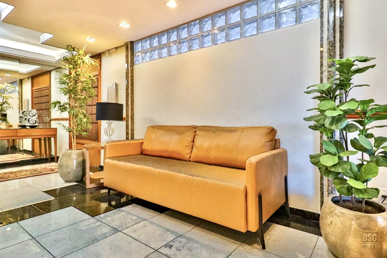 R$ 665.000 - &Oacute;TIMO APARTAMENTO - 74M2 - 2 DORM - SU&Iacute;TE - SACADA -  2 VAGAS Rua Maranguapé Porto Alegre - 