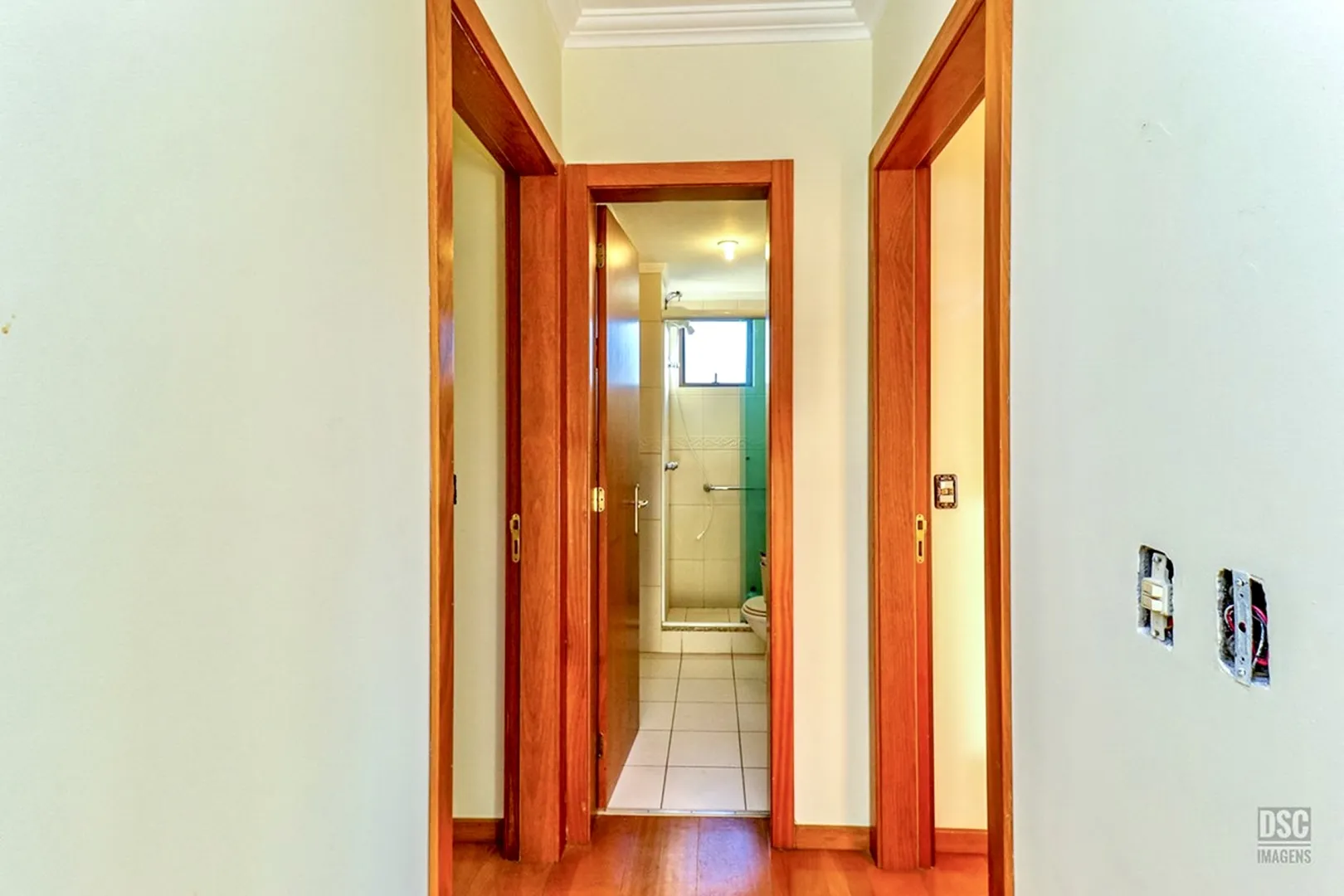R$ 665.000 - &Oacute;TIMO APARTAMENTO - 74M2 - 2 DORM - SU&Iacute;TE - SACADA -  2 VAGAS Rua Maranguapé Porto Alegre - 