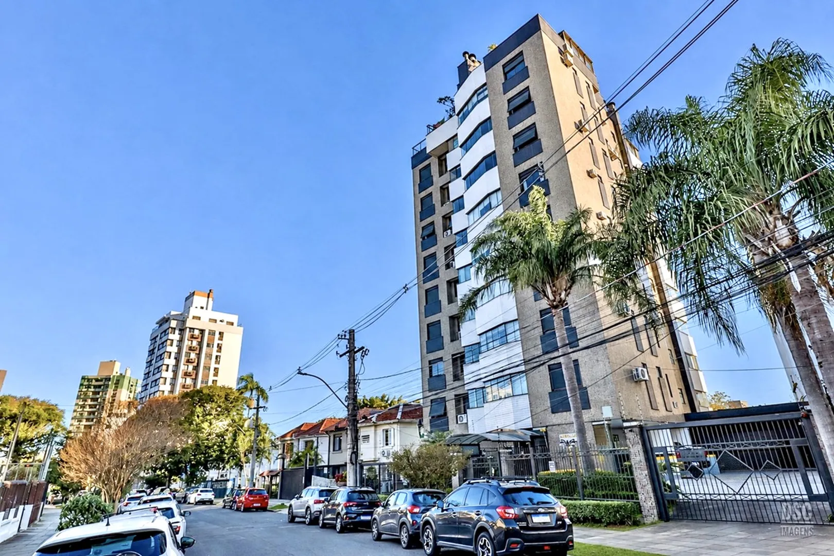 R$ 665.000 - &Oacute;TIMO APARTAMENTO - 74M2 - 2 DORM - SU&Iacute;TE - SACADA -  2 VAGAS Rua Maranguapé Porto Alegre - 