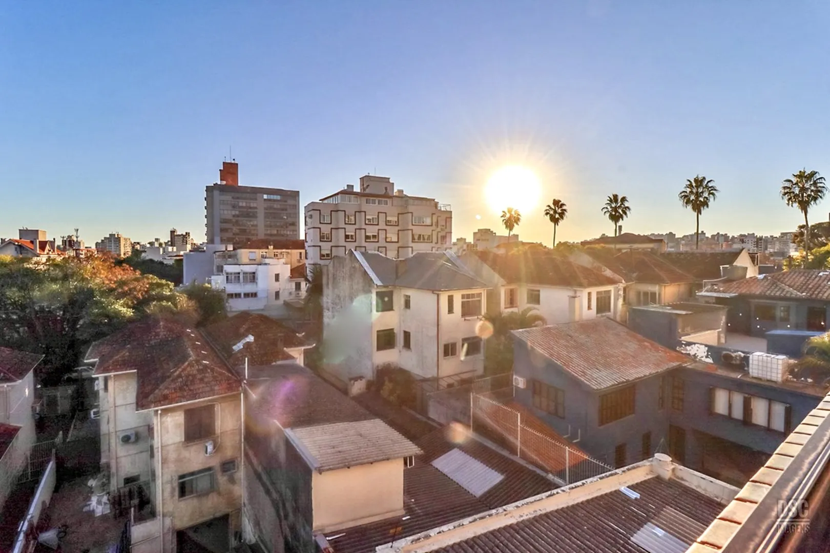 R$ 665.000 - &Oacute;TIMO APARTAMENTO - 74M2 - 2 DORM - SU&Iacute;TE - SACADA -  2 VAGAS Rua Maranguapé Porto Alegre - 