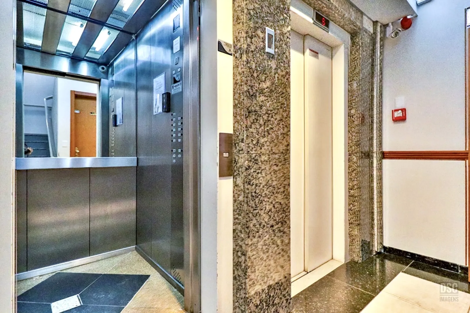 R$ 665.000 - &Oacute;TIMO APARTAMENTO - 74M2 - 2 DORM - SU&Iacute;TE - SACADA -  2 VAGAS Rua Maranguapé Porto Alegre - 