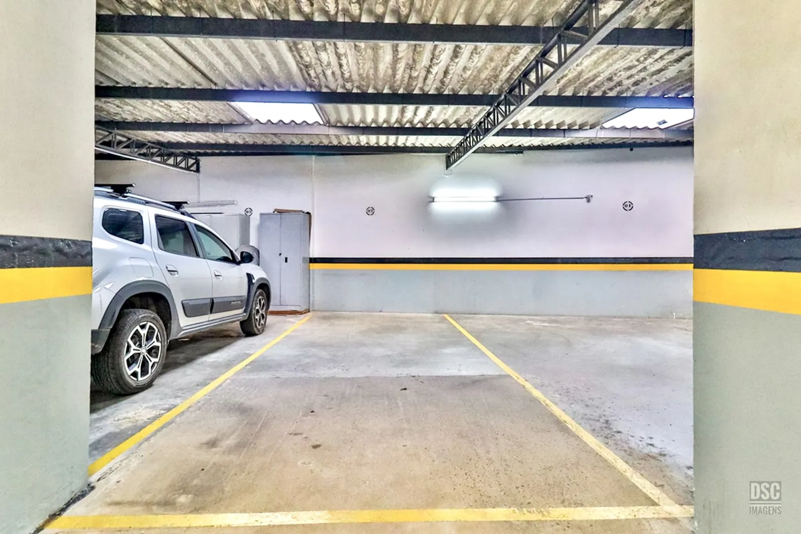 R$ 665.000 - &Oacute;TIMO APARTAMENTO - 74M2 - 2 DORM - SU&Iacute;TE - SACADA -  2 VAGAS Rua Maranguapé Porto Alegre - 