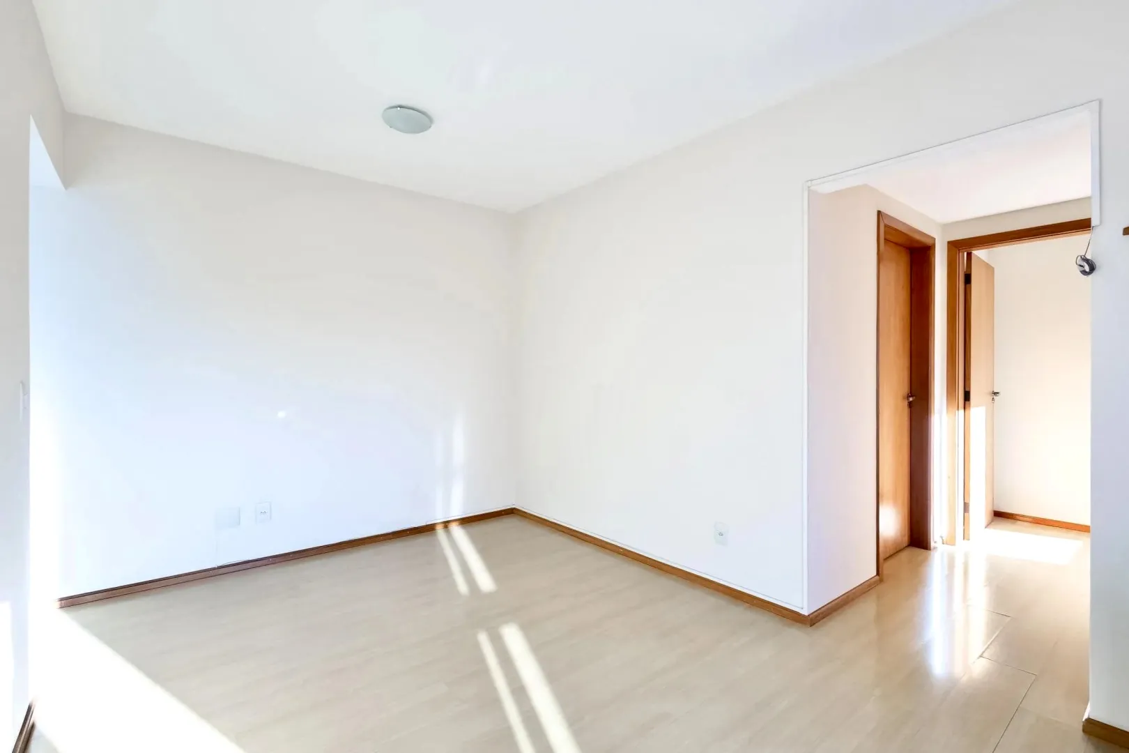R$ 440.000 - &Oacute;TIMO APARTAMENTO - 66M2 - 2 DORM - SU&Iacute;TE - 1 VAGA - INFRA Rua José do Patrocínio Porto Alegre - 