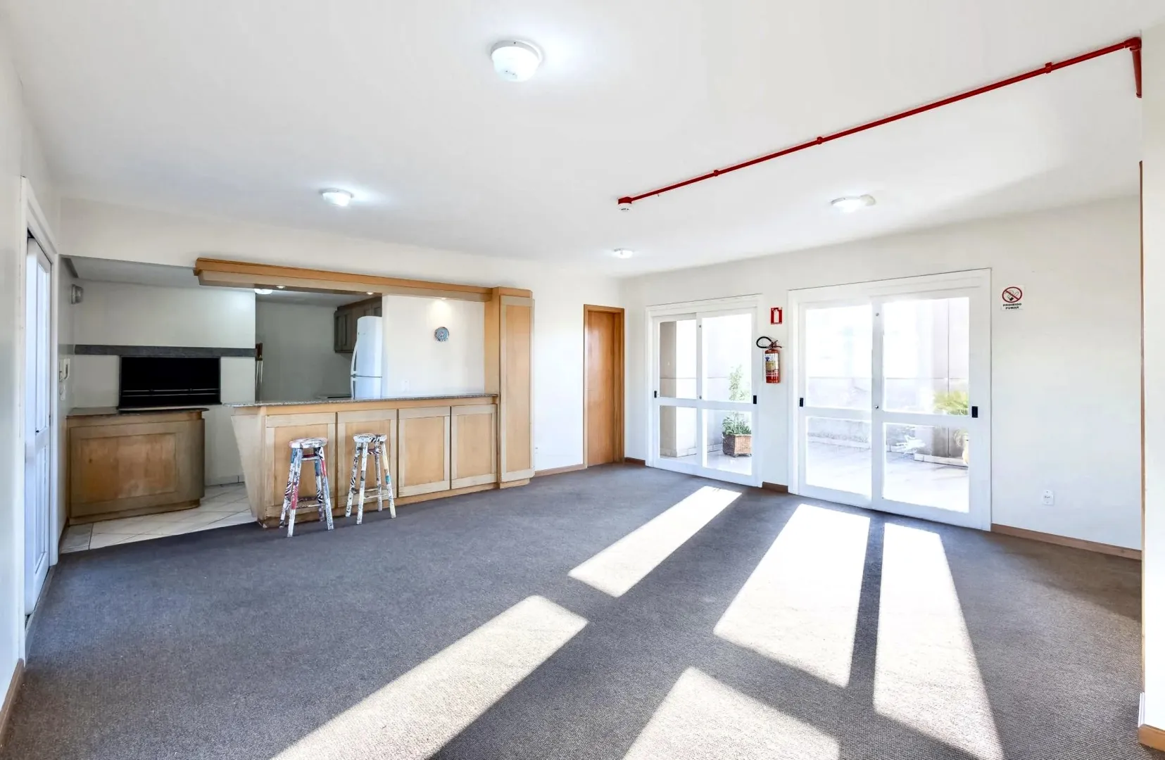 R$ 440.000 - &Oacute;TIMO APARTAMENTO - 66M2 - 2 DORM - SU&Iacute;TE - 1 VAGA - INFRA Rua José do Patrocínio Porto Alegre - 