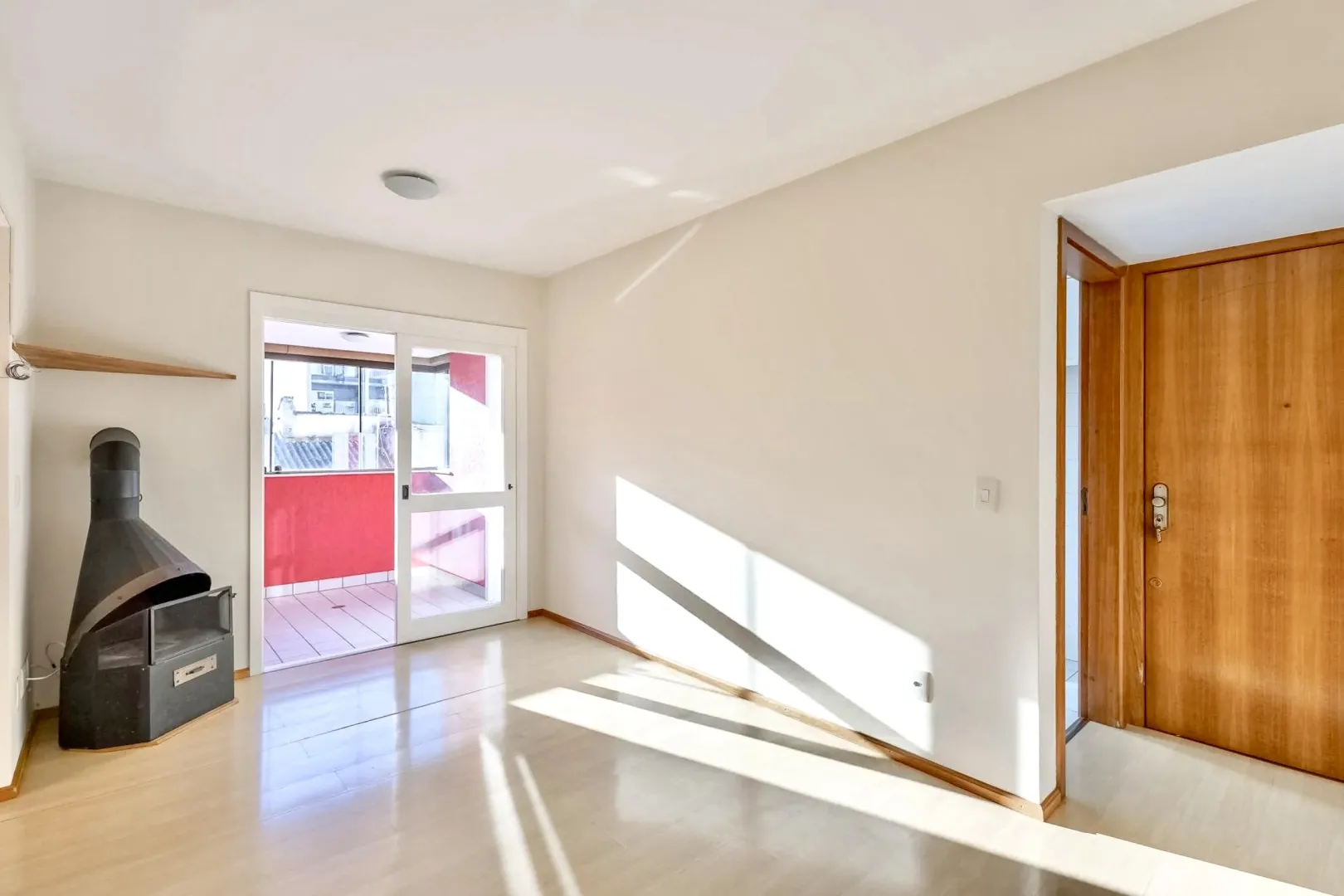 R$ 440.000 - &Oacute;TIMO APARTAMENTO - 66M2 - 2 DORM - SU&Iacute;TE - 1 VAGA - INFRA Rua José do Patrocínio Porto Alegre - 