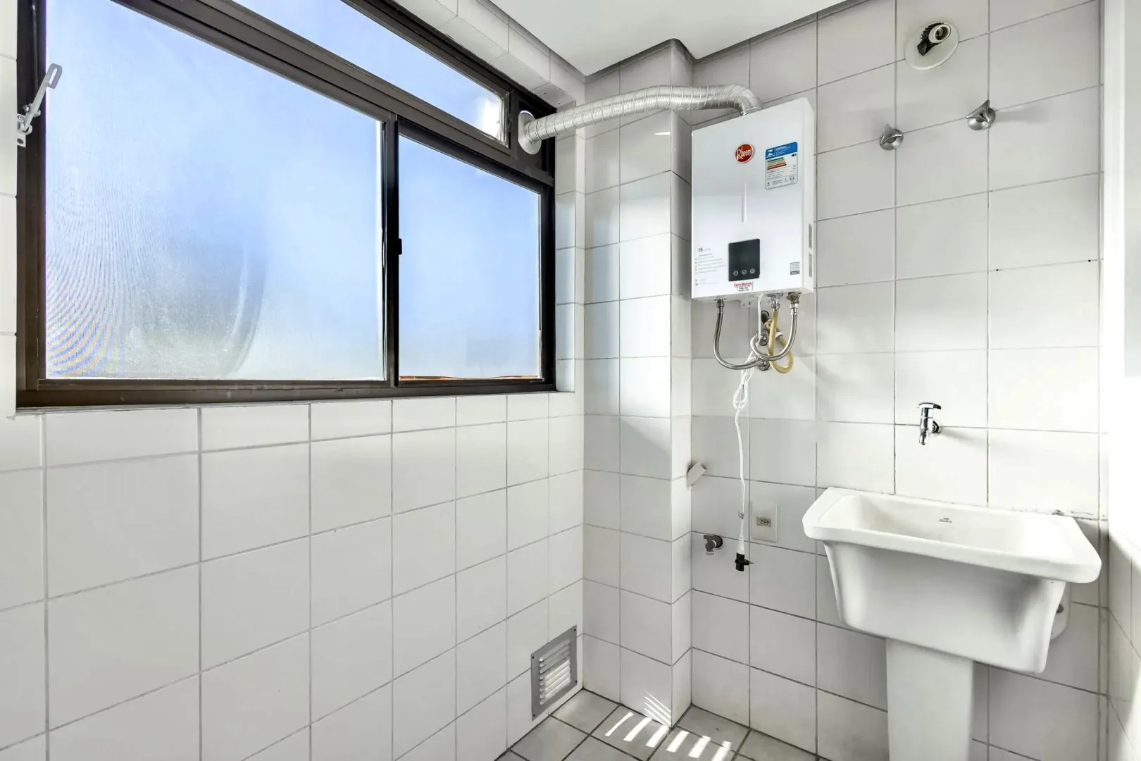 R$ 440.000 - &Oacute;TIMO APARTAMENTO - 66M2 - 2 DORM - SU&Iacute;TE - 1 VAGA - INFRA Rua José do Patrocínio Porto Alegre - 