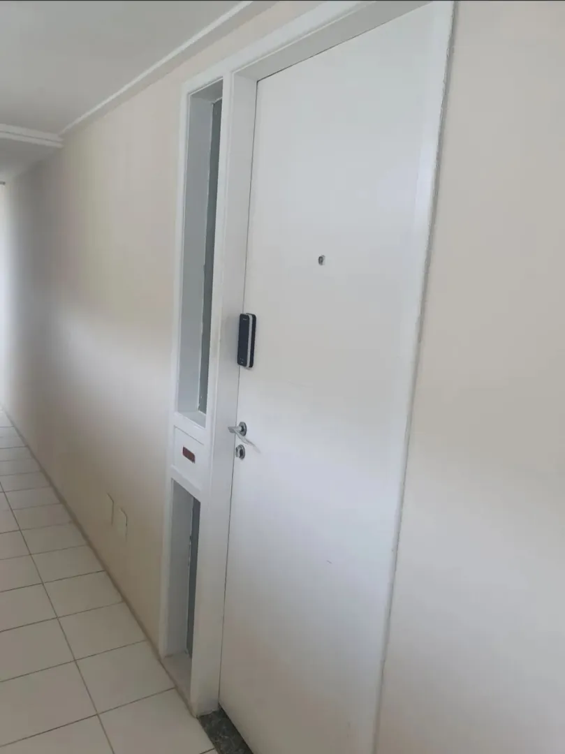 Sala Comercial de 35m&sup2; &agrave; Venda no Espinheiro | 1 Vaga | Av. Agamenon Magalh&atilde;es Avenida Governador Agamenon Magalhães Recife - 