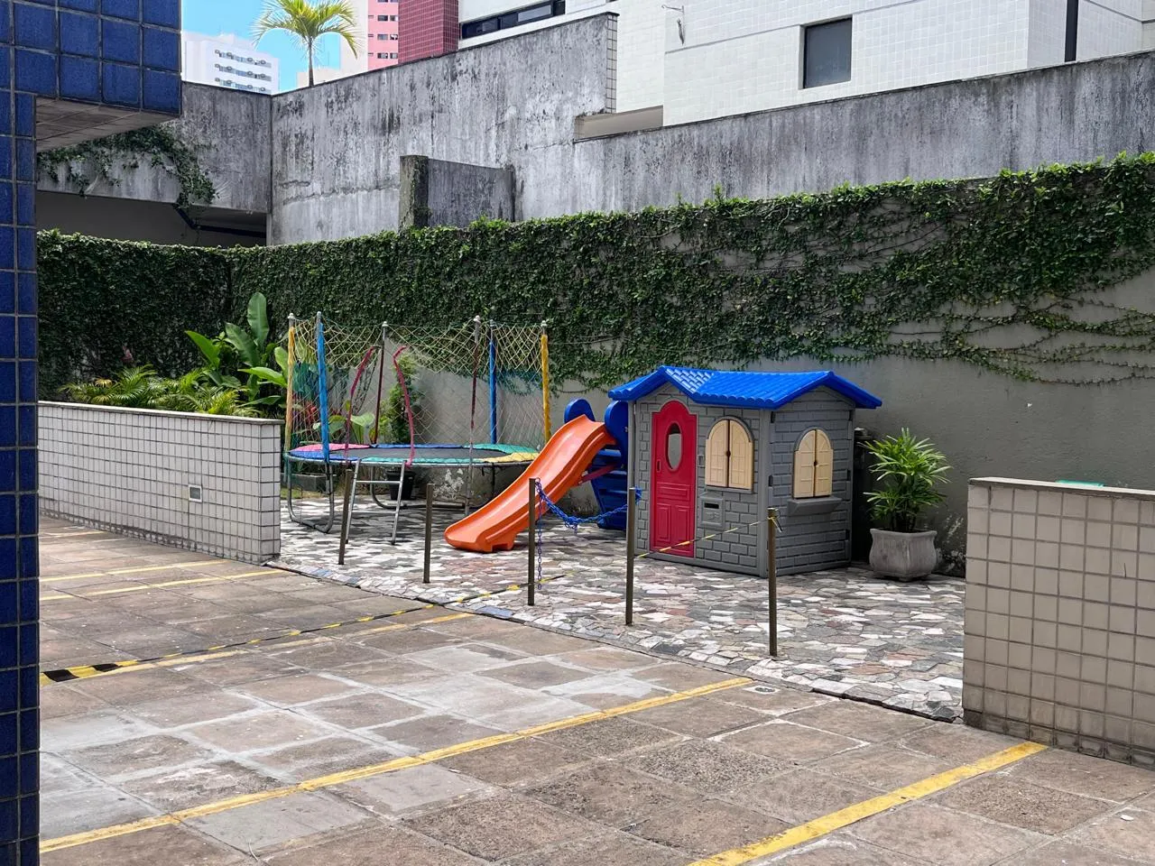 Apartamento de 66m&sup2; &agrave; Venda nos Aflitos | 2 Quartos | Su&iacute;te | Andar Alto Rua Luís Rodolfo de Araújo Recife - 