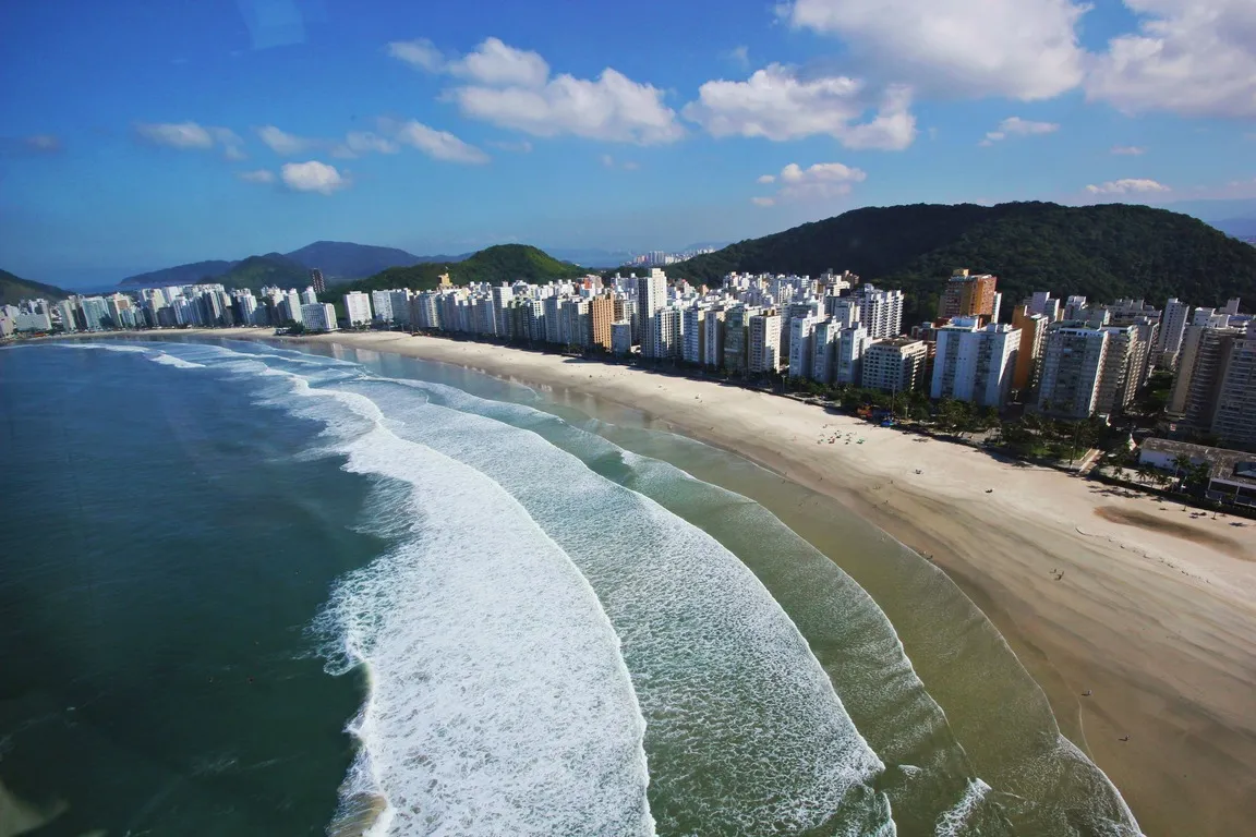 O seu recanto com vista mar e na quadra da praia de Pitangueiras no Guaruj&aacute; ! Rua Mario Ribeiro Guarujá - 