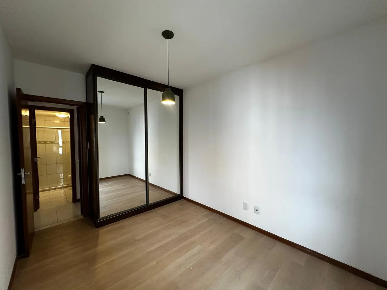 APARTAMENTO 3 QUARTOS SUITE VARANDA NASCENTE 2 GARAGENS &Agrave; VENDA NO JARDIM APIPEMA! Rua Desembargador Sálvio Martins Salvador - 