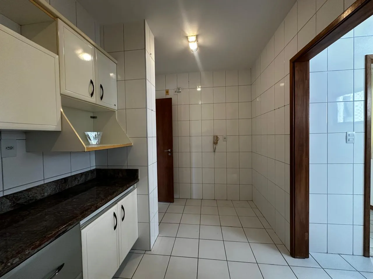 APARTAMENTO 3 QUARTOS SUITE VARANDA NASCENTE 2 GARAGENS &Agrave; VENDA NO JARDIM APIPEMA! Rua Desembargador Sálvio Martins Salvador - 