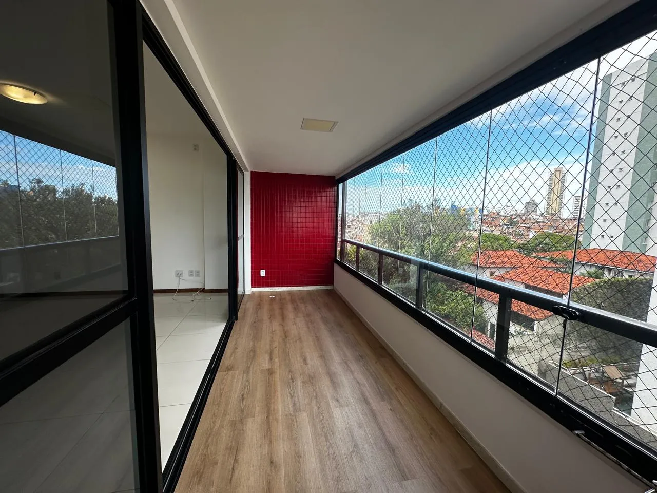 APARTAMENTO 3 QUARTOS SUITE VARANDA NASCENTE 2 GARAGENS &Agrave; VENDA NO JARDIM APIPEMA! Rua Desembargador Sálvio Martins Salvador - 