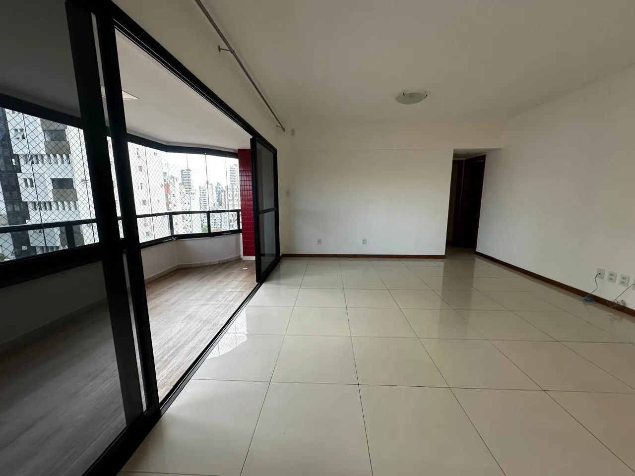 APARTAMENTO 3 QUARTOS SUITE VARANDA NASCENTE 2 GARAGENS &Agrave; VENDA NO JARDIM APIPEMA! Rua Desembargador Sálvio Martins Salvador - 