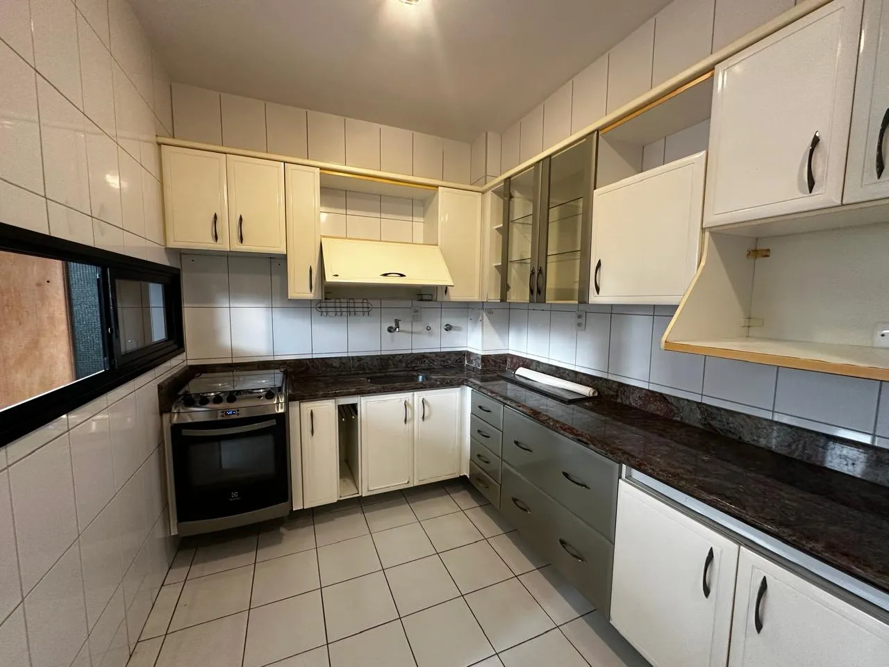 APARTAMENTO 3 QUARTOS SUITE VARANDA NASCENTE 2 GARAGENS &Agrave; VENDA NO JARDIM APIPEMA! Rua Desembargador Sálvio Martins Salvador - 
