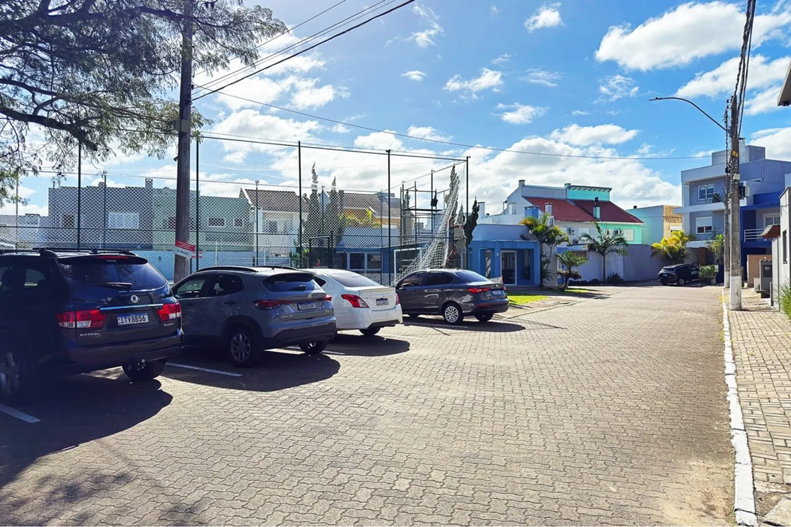 R$ 795.000 - MARAVILHOSA CASA EM CONDOM&Iacute;NIO FECHADO - 142M2 - 3 DORM - 2 VAGAS - INFRA Rua Carlos Maximiliano Fayet Porto Alegre - 