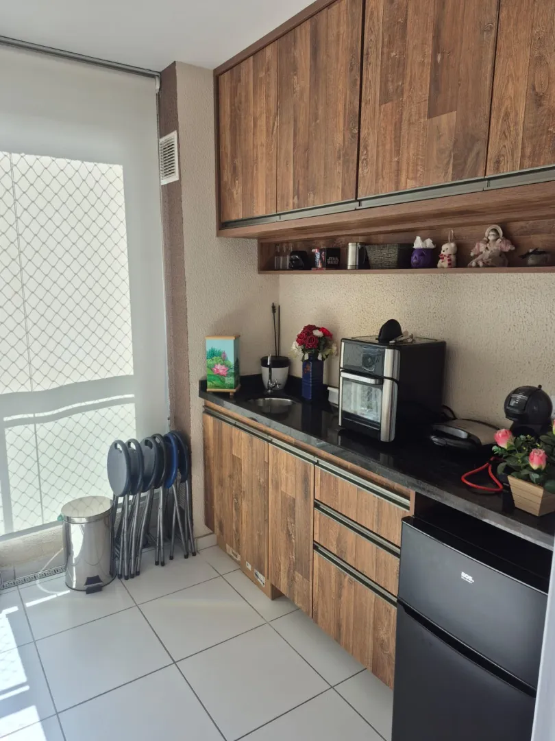 Apartamento a venda com 54m&sup2; sendo 2 dormit&oacute;rios, suite, varanda e uma vaga; Av. César Abraão Osasco - 