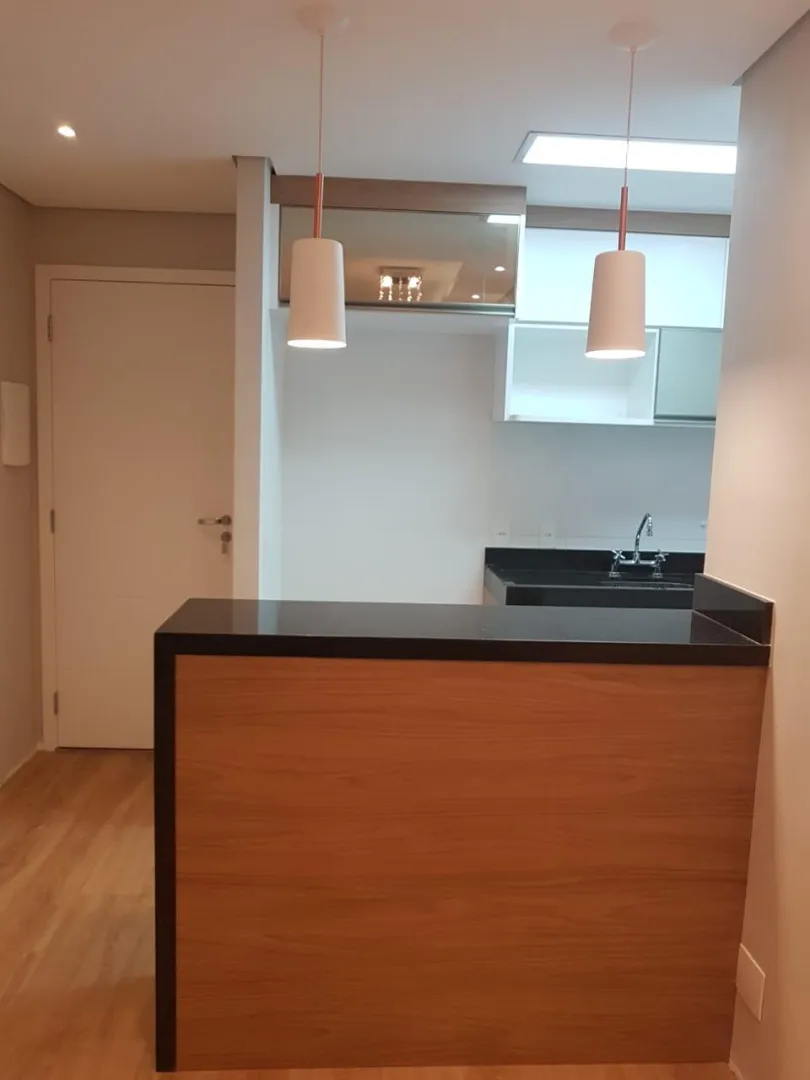 Apartamento a venda com 54m&sup2; sendo 2 dormit&oacute;rios, suite, varanda e uma vaga; Av. César Abraão Osasco - 