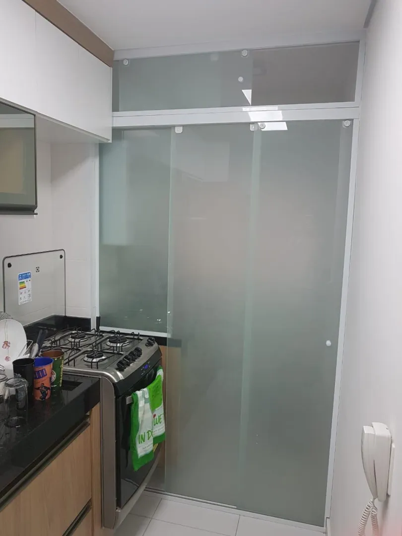 Apartamento a venda com 54m&sup2; sendo 2 dormit&oacute;rios, suite, varanda e uma vaga; Av. César Abraão Osasco - 