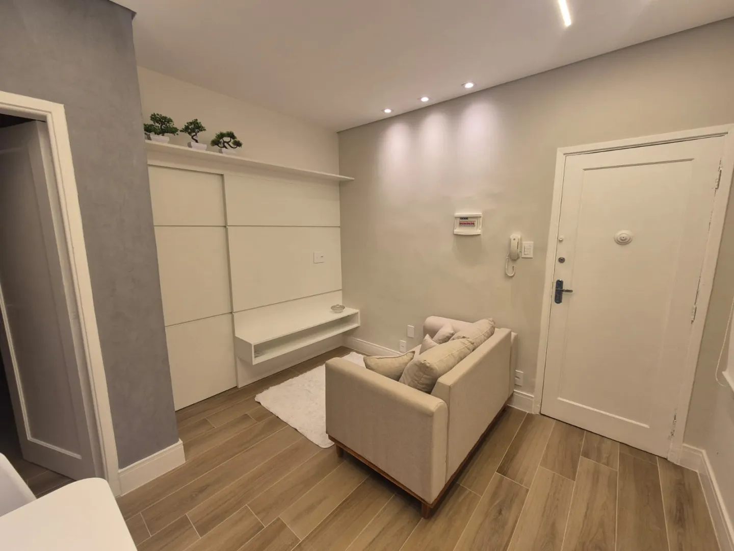 Apartamento Reformado na orla da praia em Santos Avenida Bartholomeu de Gusmão Santos - 