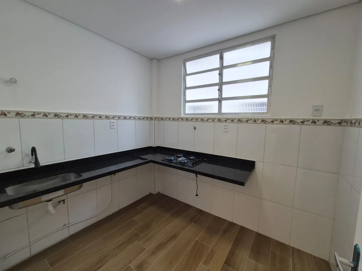 Apartamento Reformado na orla da praia em Santos Avenida Bartholomeu de Gusmão Santos - 