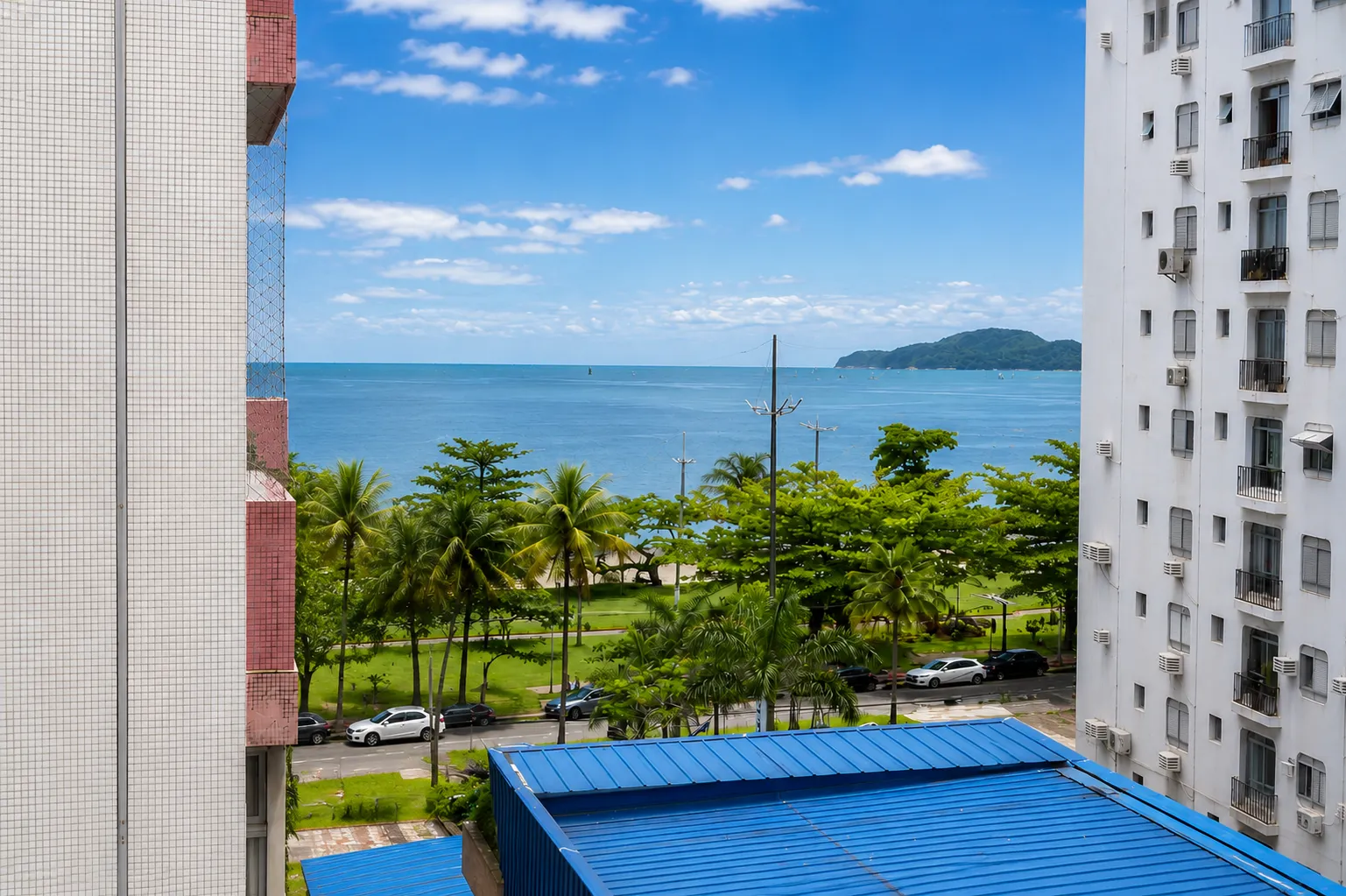 Apartamento Reformado na orla da praia em Santos Avenida Bartholomeu de Gusmão Santos - 
