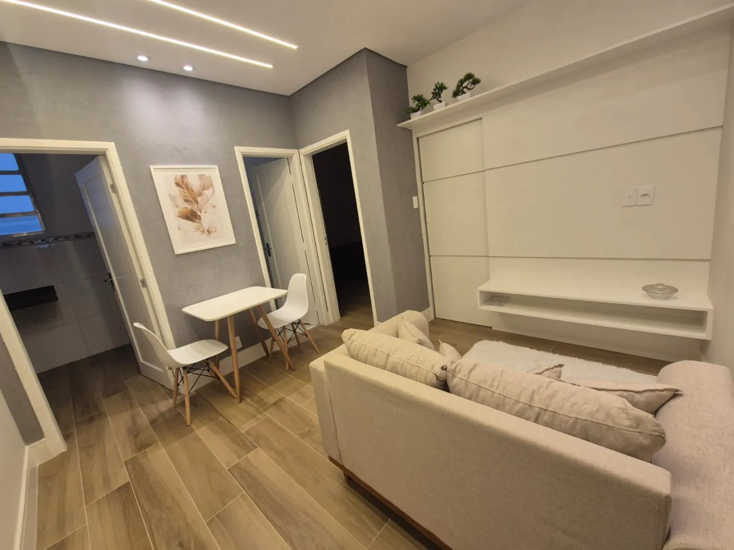 Apartamento Reformado na orla da praia em Santos Avenida Bartholomeu de Gusmão Santos - 