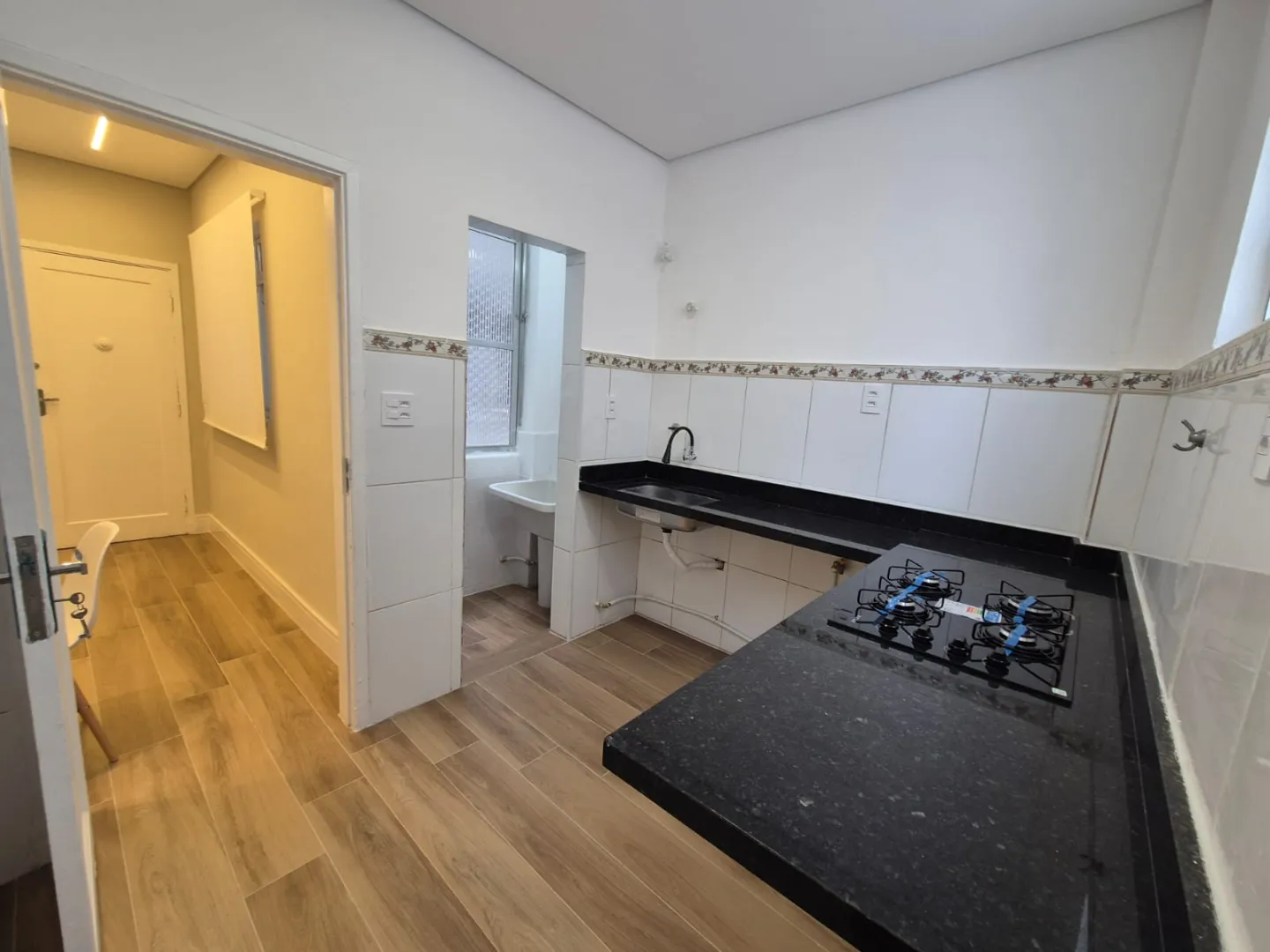 Apartamento Reformado na orla da praia em Santos Avenida Bartholomeu de Gusmão Santos - 