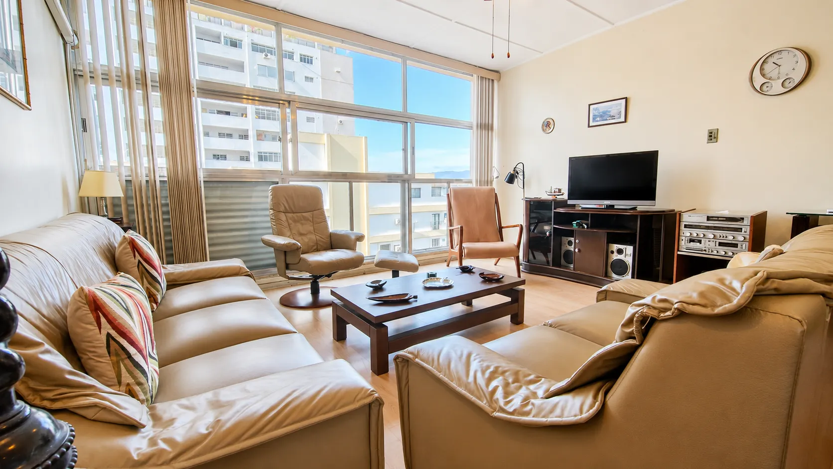Maravilhoso Apartamento para Temporada &ndash; Frente Mar com Vista Panor&acirc;mica Avenida Vicente de Carvalho Santos - 