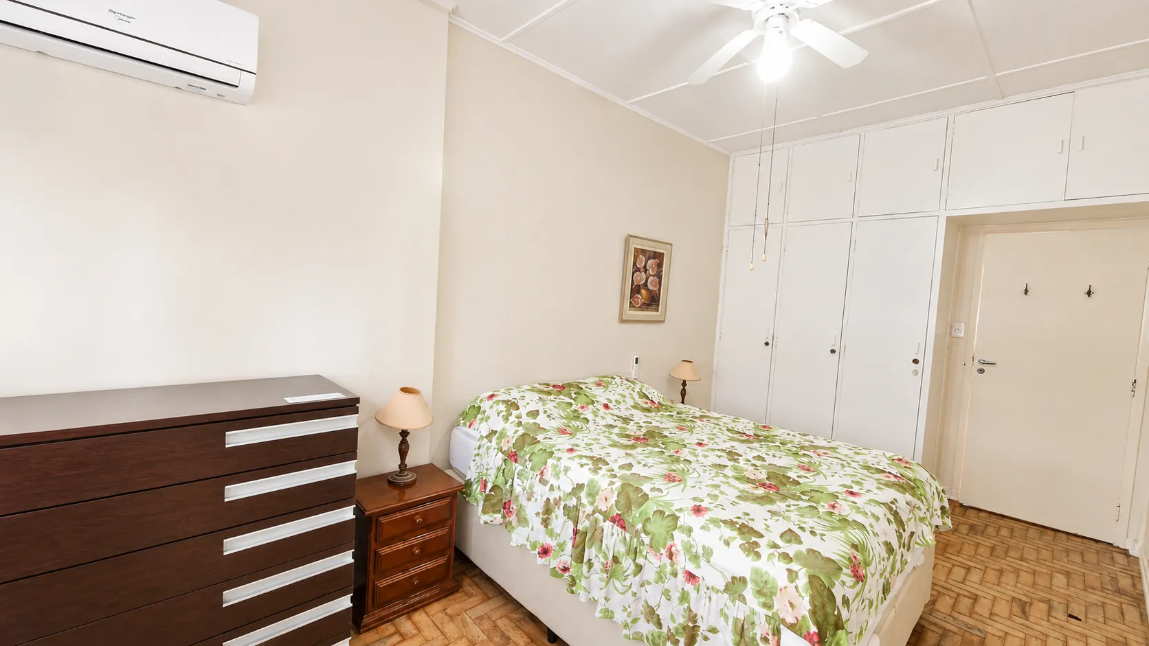 Maravilhoso Apartamento para Temporada &ndash; Frente Mar com Vista Panor&acirc;mica Avenida Vicente de Carvalho Santos - 