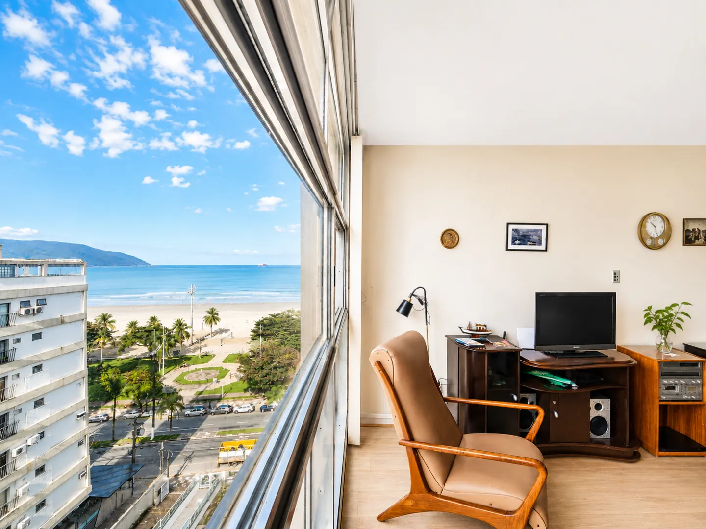 Maravilhoso Apartamento para Temporada &ndash; Frente Mar com Vista Panor&acirc;mica Avenida Vicente de Carvalho Santos - 