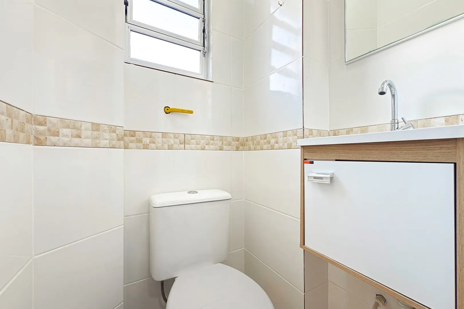 R$ 495.000 - &Oacute;TIMO APARTAMENTO - SEMIMOBILIADO - SACADA - 98M2 - 3 DORM - 1 VAGA Rua Jerônimo Coelho Porto Alegre - 