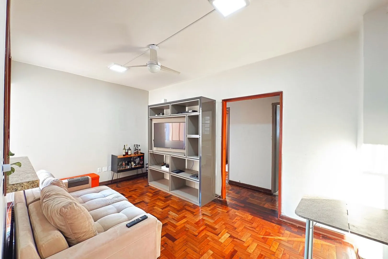 R$ 495.000 - &Oacute;TIMO APARTAMENTO - SEMIMOBILIADO - SACADA - 98M2 - 3 DORM - 1 VAGA Rua Jerônimo Coelho Porto Alegre - 