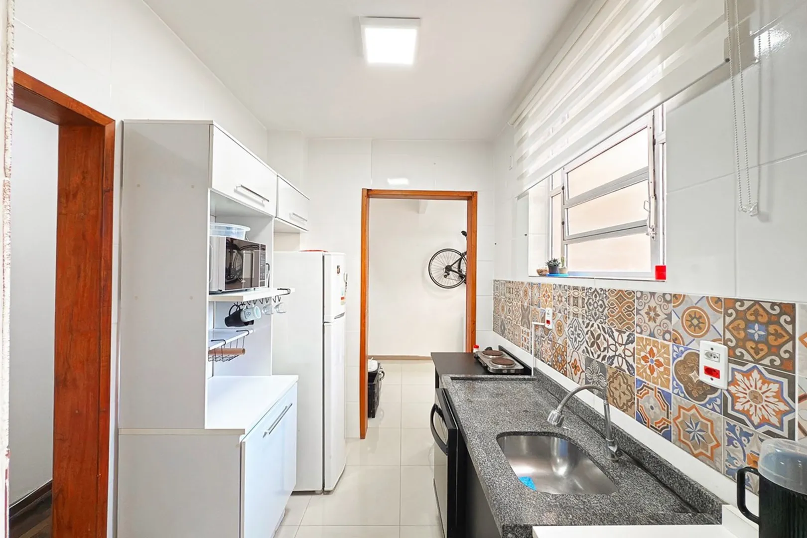 R$ 495.000 - &Oacute;TIMO APARTAMENTO - SEMIMOBILIADO - SACADA - 98M2 - 3 DORM - 1 VAGA Rua Jerônimo Coelho Porto Alegre - 