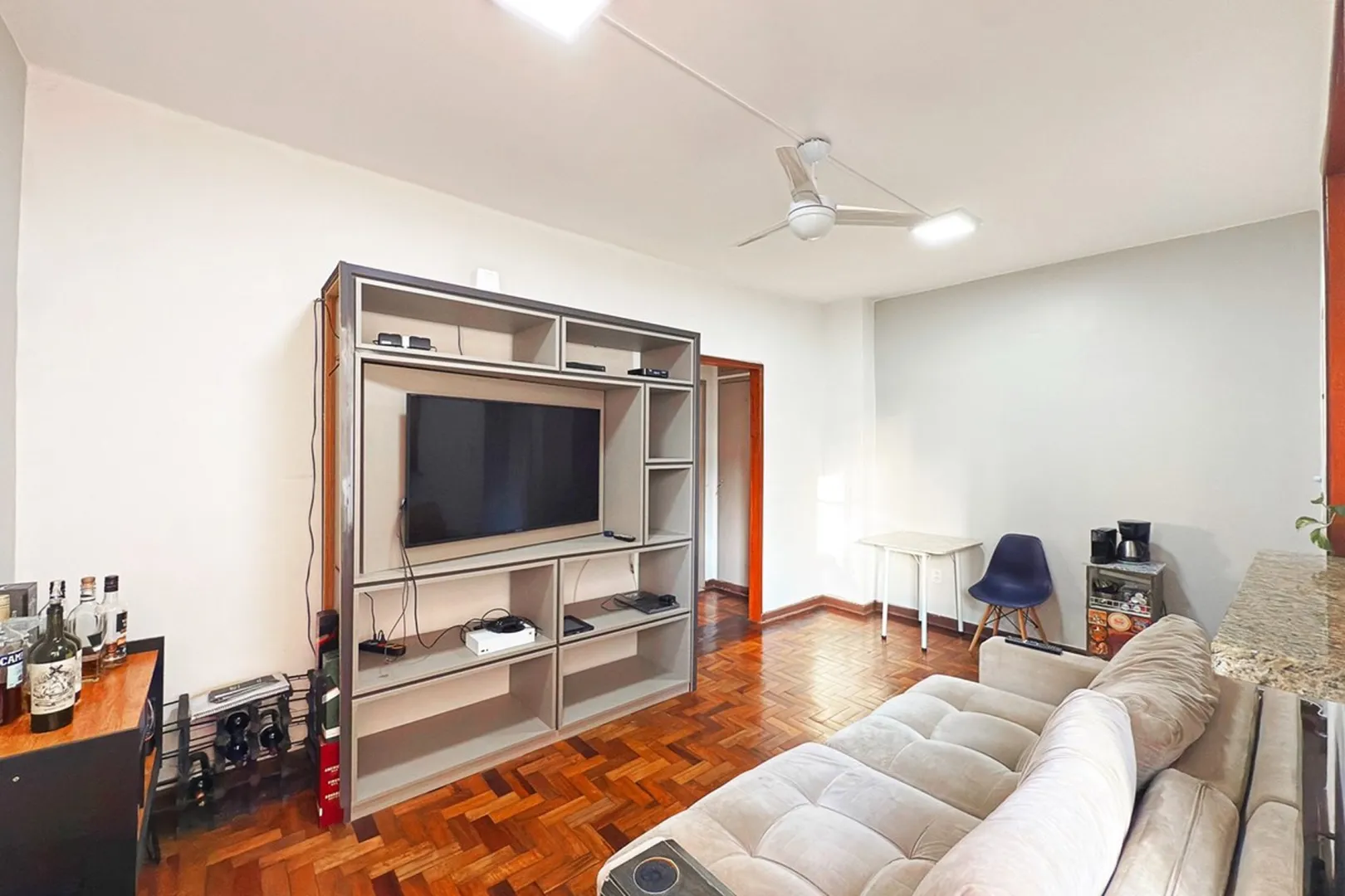 R$ 495.000 - &Oacute;TIMO APARTAMENTO - SEMIMOBILIADO - SACADA - 98M2 - 3 DORM - 1 VAGA Rua Jerônimo Coelho Porto Alegre - 