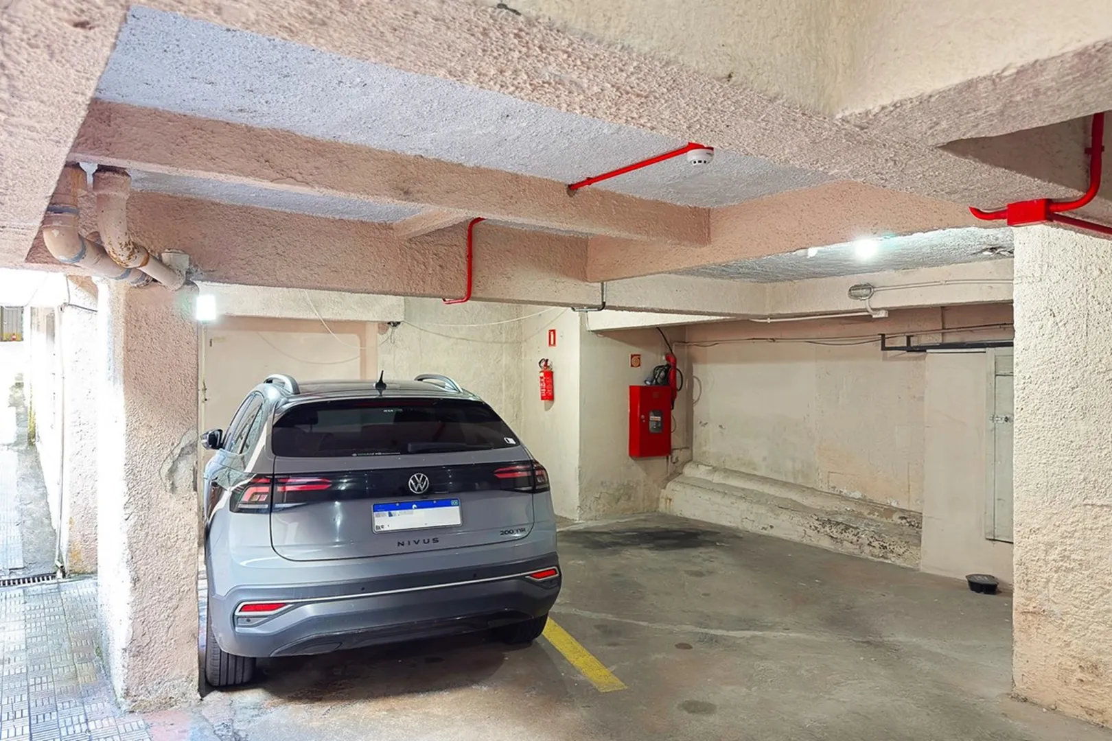 R$ 495.000 - &Oacute;TIMO APARTAMENTO - SEMIMOBILIADO - SACADA - 98M2 - 3 DORM - 1 VAGA Rua Jerônimo Coelho Porto Alegre - 