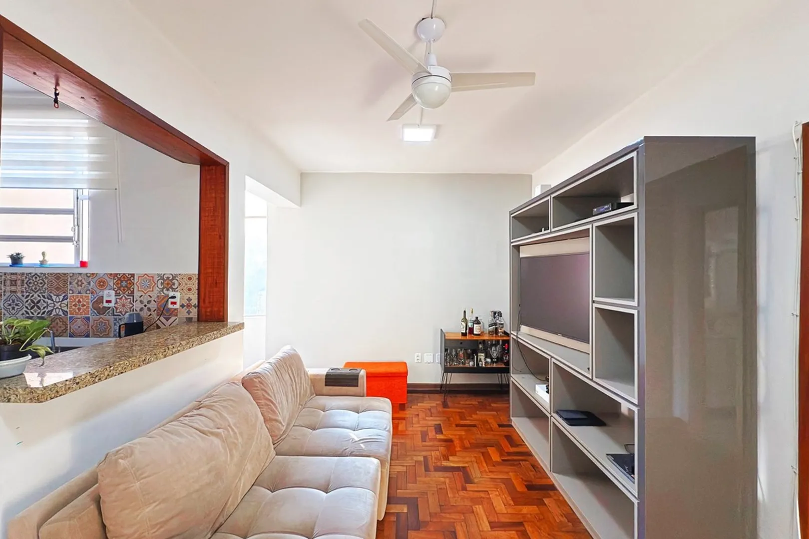 R$ 495.000 - &Oacute;TIMO APARTAMENTO - SEMIMOBILIADO - SACADA - 98M2 - 3 DORM - 1 VAGA Rua Jerônimo Coelho Porto Alegre - 